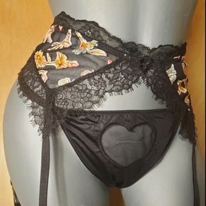 VS Dream Angels Embroidered Garter Belt